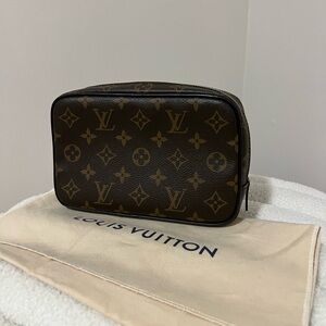 ❣️SOLD❣️Louis Vuitton Monogram Toiletry Case